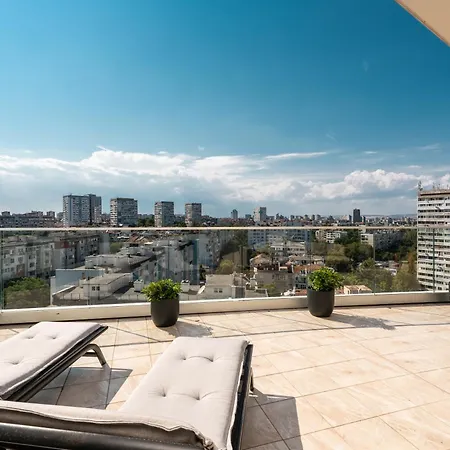 Spacious, Panoramic, Fantastic Location, Parking Apartment